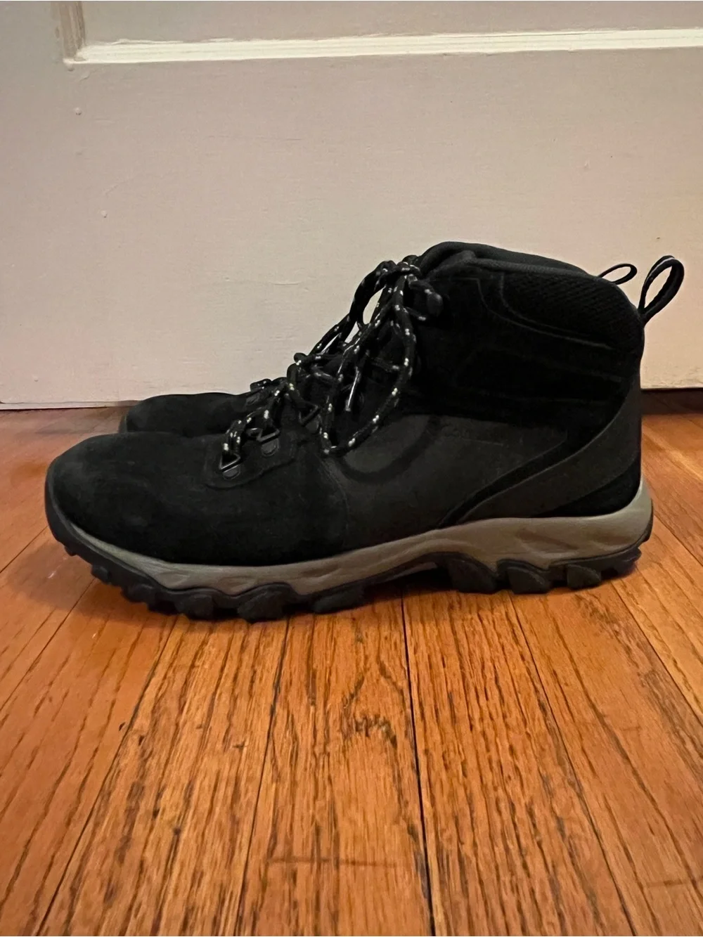 Columbia Newton Ridge Plus II Suede Waterproof Hiking Boot - Black/Stratus